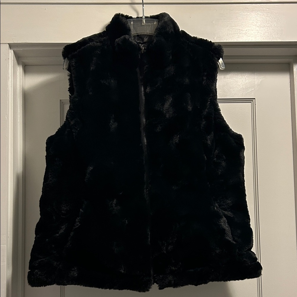 Women's Black Reversible Faux Fur/Puffer Vest - NWOT, Size Medium